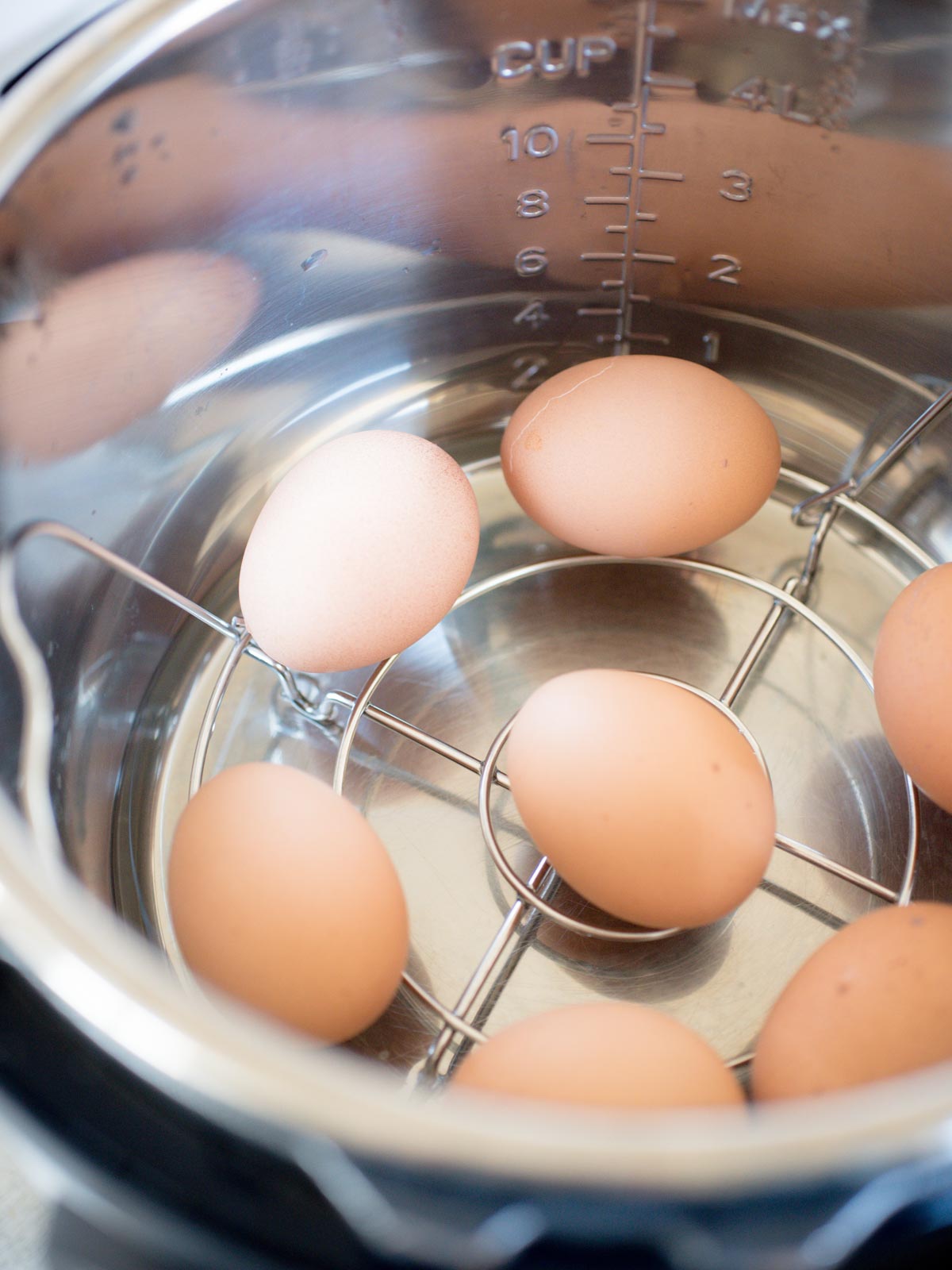 hard boiled eggs inside instant pot