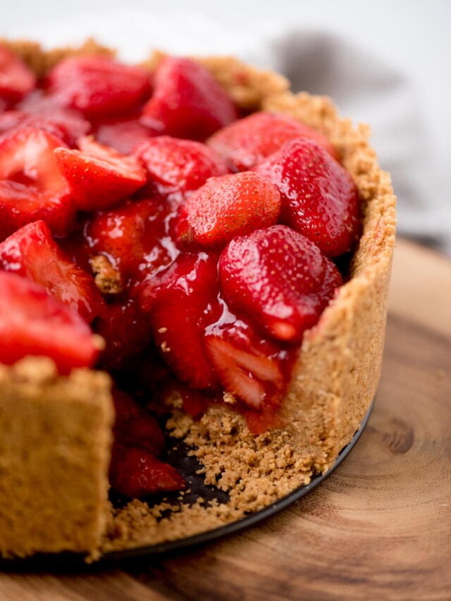 Strawberry Pie with Graham Cracker Crust Sweetly Splendid